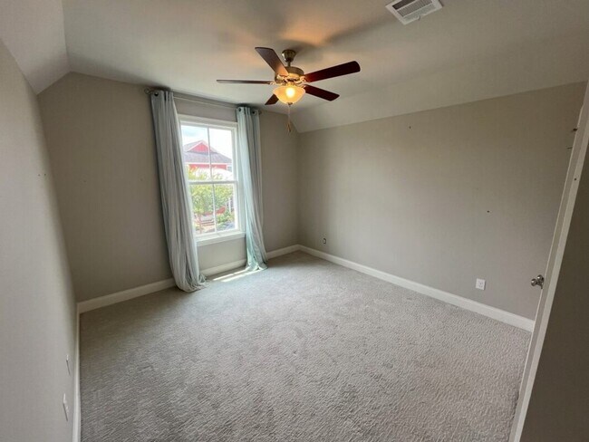 Building Photo - Beautiful 4-Bedroom Home in The Magnificen...
