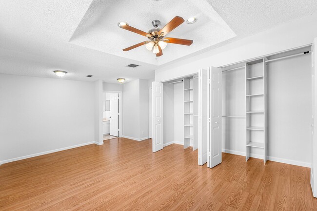 Building Photo - 3256 Commodore Ct