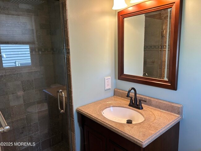 Building Photo - 44 Cabana Dr