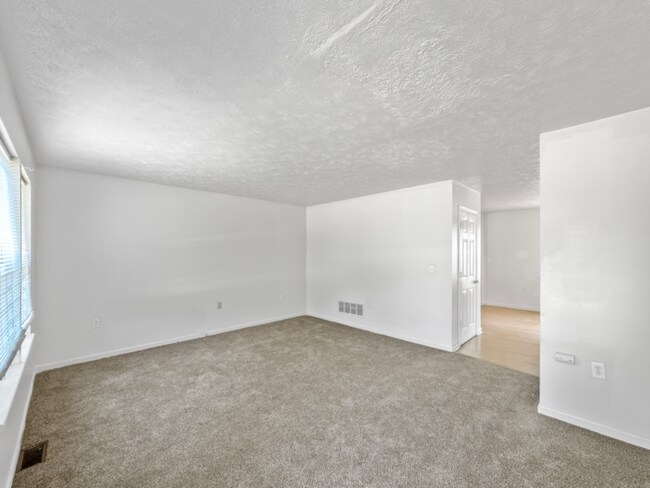 Building Photo - Charming 3 beds 2 baths in Cleveland!