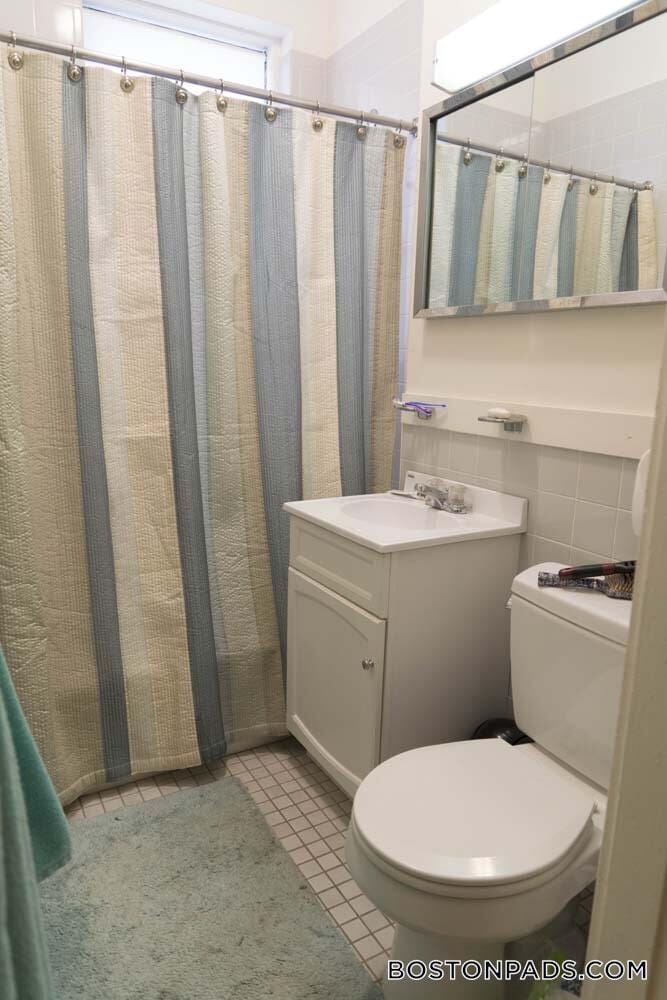 Building Photo - 143 Park Dr