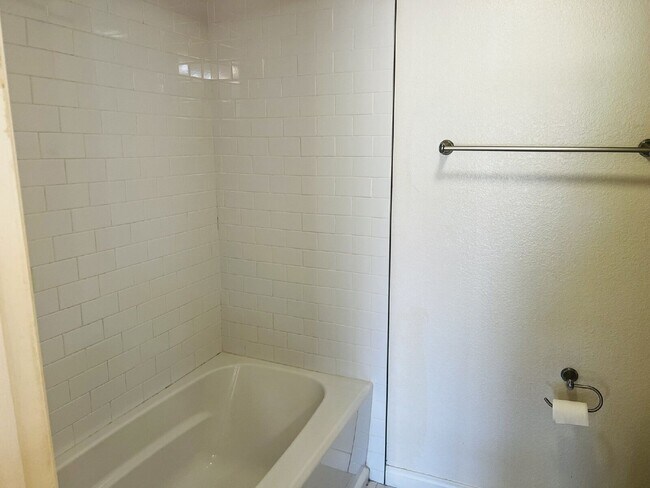 Building Photo - 3036 Avenida Christina