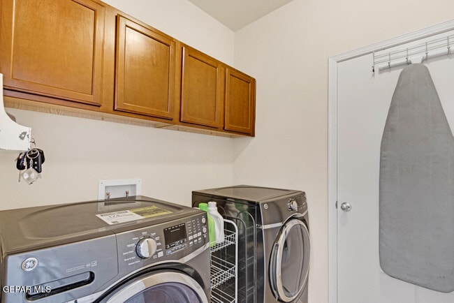 Building Photo - 3220 Scarlet Point Dr