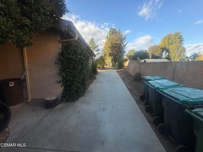 Building Photo - 576 Pinecliff Pl