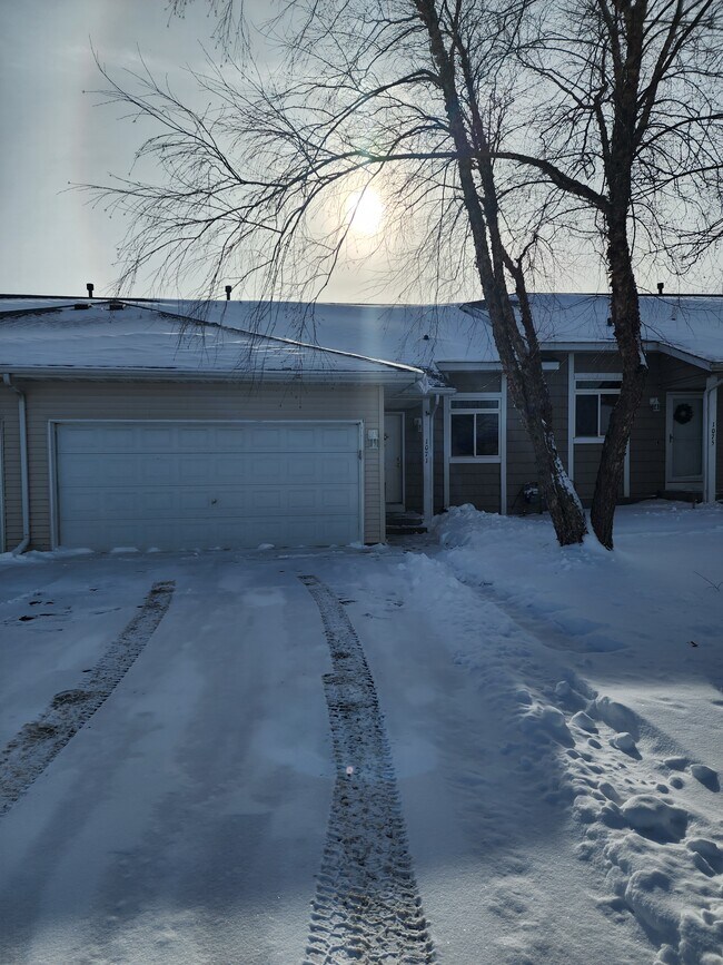 Building Photo - 1071 36th St W