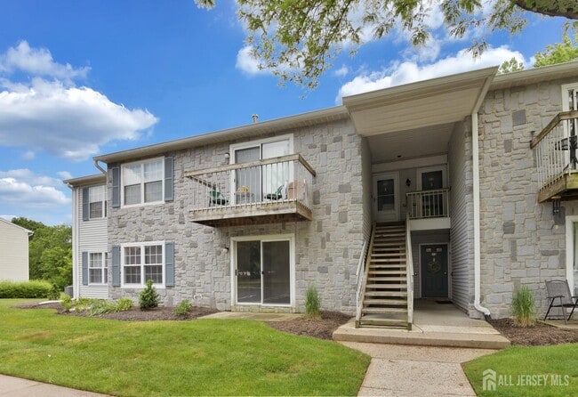 Building Photo - 11 Coral Tree Ct