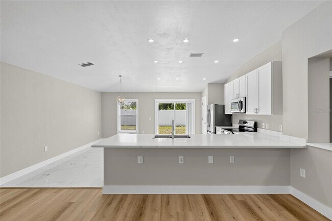 Building Photo - 10610 Boyette Creek Blvd