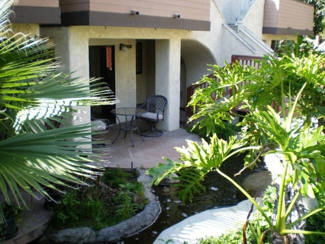Building Photo - Camarillo 2 Bedroom Condo