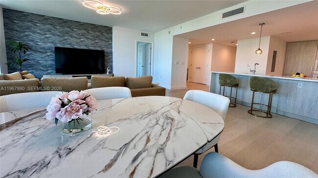 Building Photo - 9201 E Bay Harbor Dr