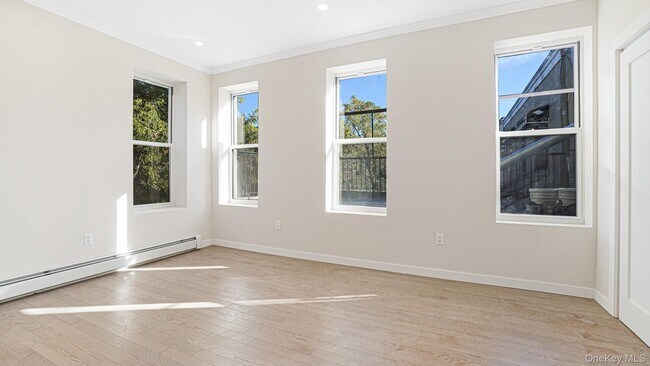 Building Photo - 386 Chauncey St