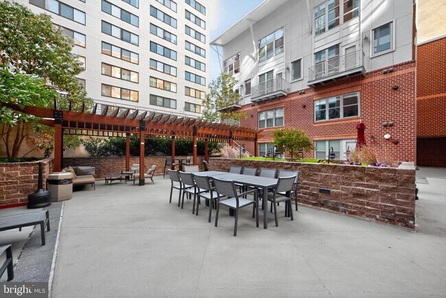 Building Photo - 1300 N St NW