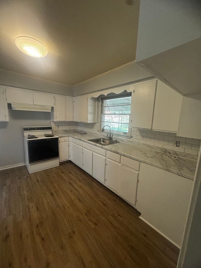 Building Photo - Home located on a quiet Cul-de-Sac