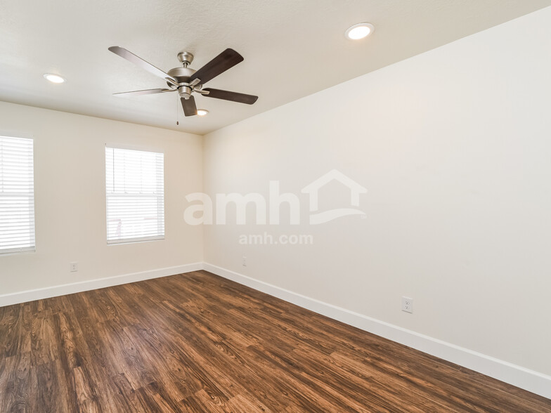 Building Photo - 6037 W Copperhawk Dr