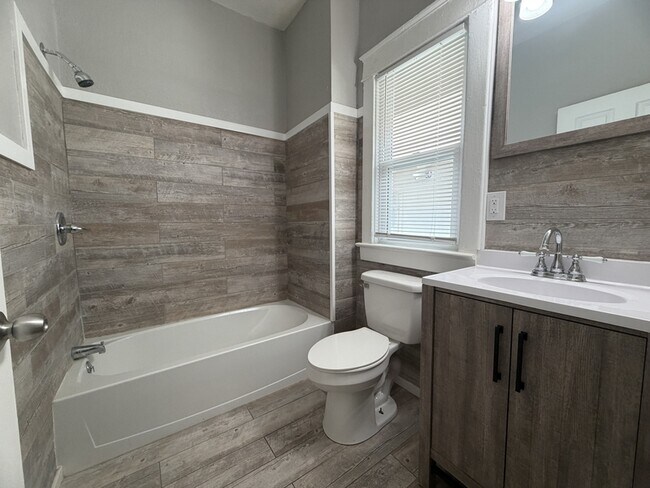 Building Photo - 2512 N 12 St