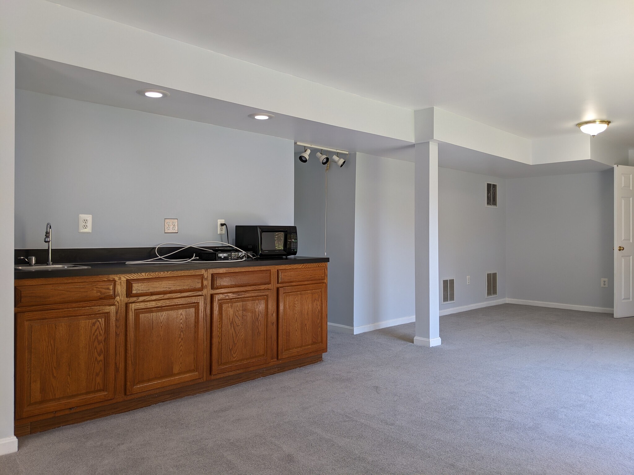 Wet bar - 3985 Pearlberry Ct