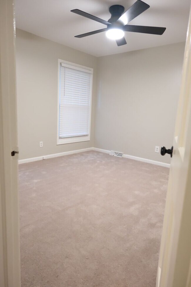 Building Photo - Pinckney