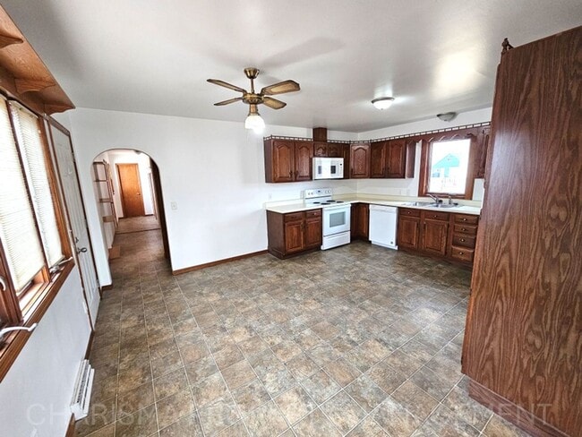 Building Photo - 3 Bedroom, 2 Bath House With All the Charm and Space You Need!