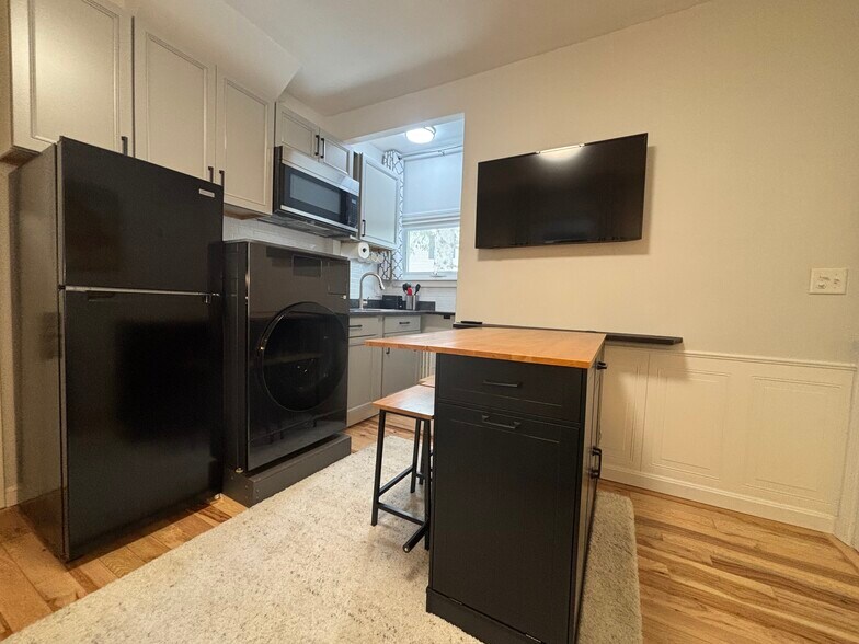 Building Photo - 38 Fern St