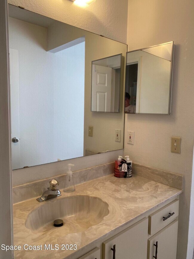 Building Photo - 1927 Quail Ridge Ct