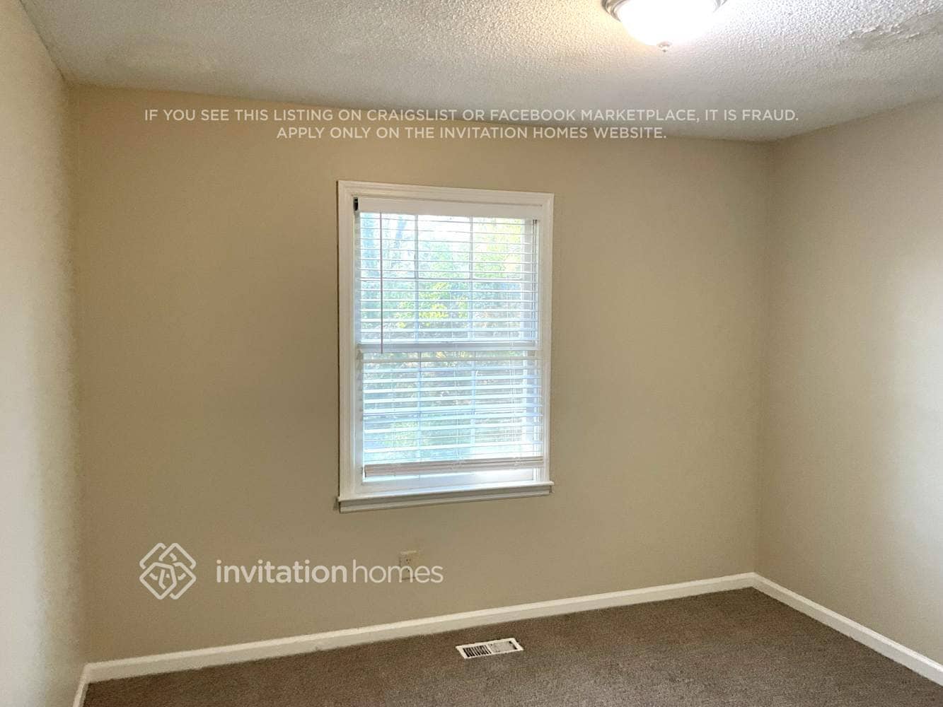 Building Photo - 1650 Lakeview Pl