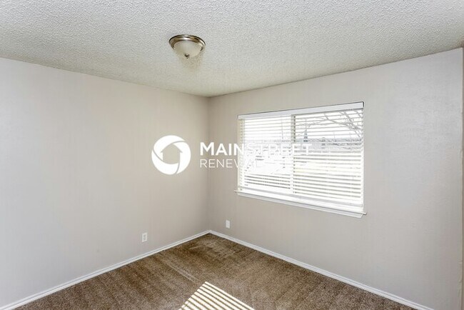 Building Photo - 4 Bedroom Pet-Friendly Home in Arlington, ...