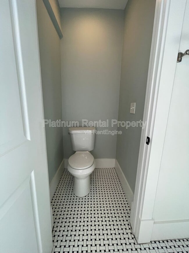 Building Photo - 301 Fletcher St SW