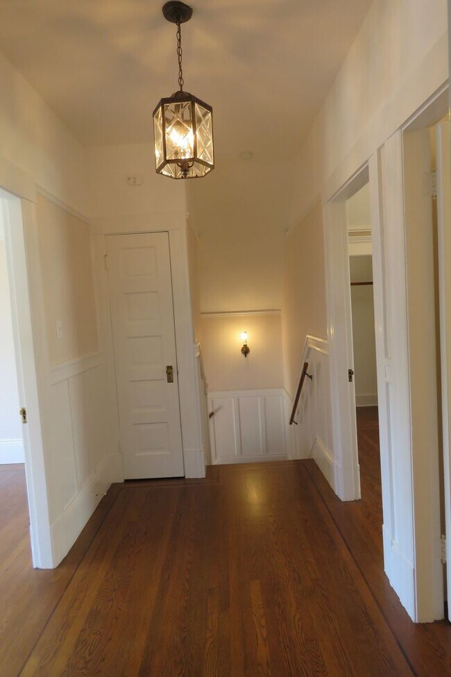 Building Photo - Noe Valley House - 3 beds-1.5 baths - VIEW - garage