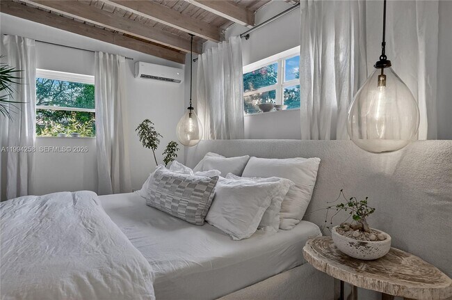 Building Photo - 3138 SW 15th St