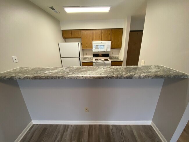 Building Photo - 395