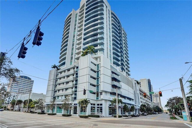 Building Photo - 315 NE 3rd Ave