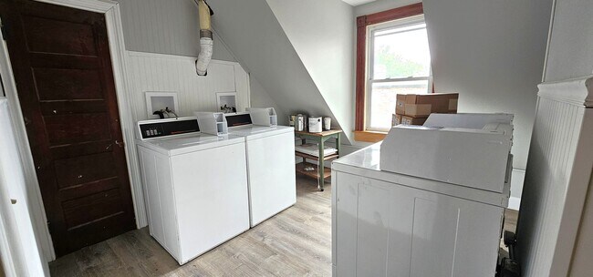 Building Photo - 234 Pearl St