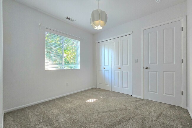 Building Photo - 4 Bedroom Home Available Now in Lake Stevens!