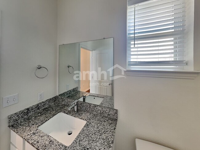 Building Photo - 180 Pebble Creek Run