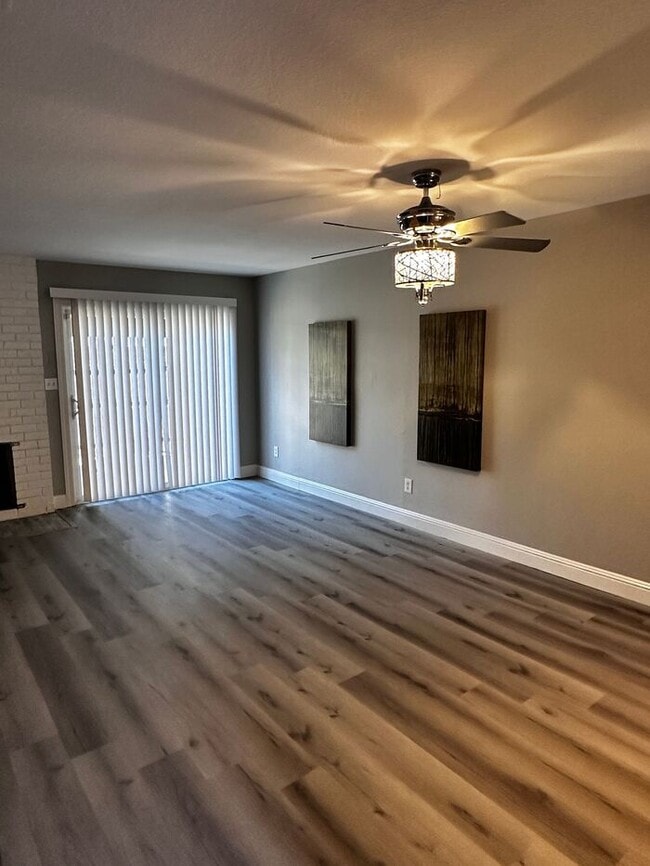 Building Photo - Charming 2-Bedroom Condo with Fireplace & ...