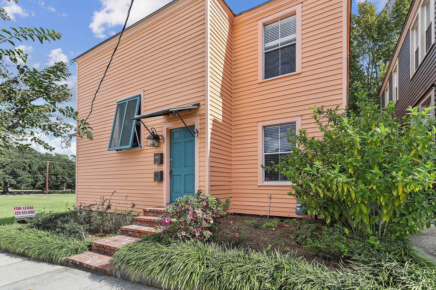 Building Photo - 906 N 6th St