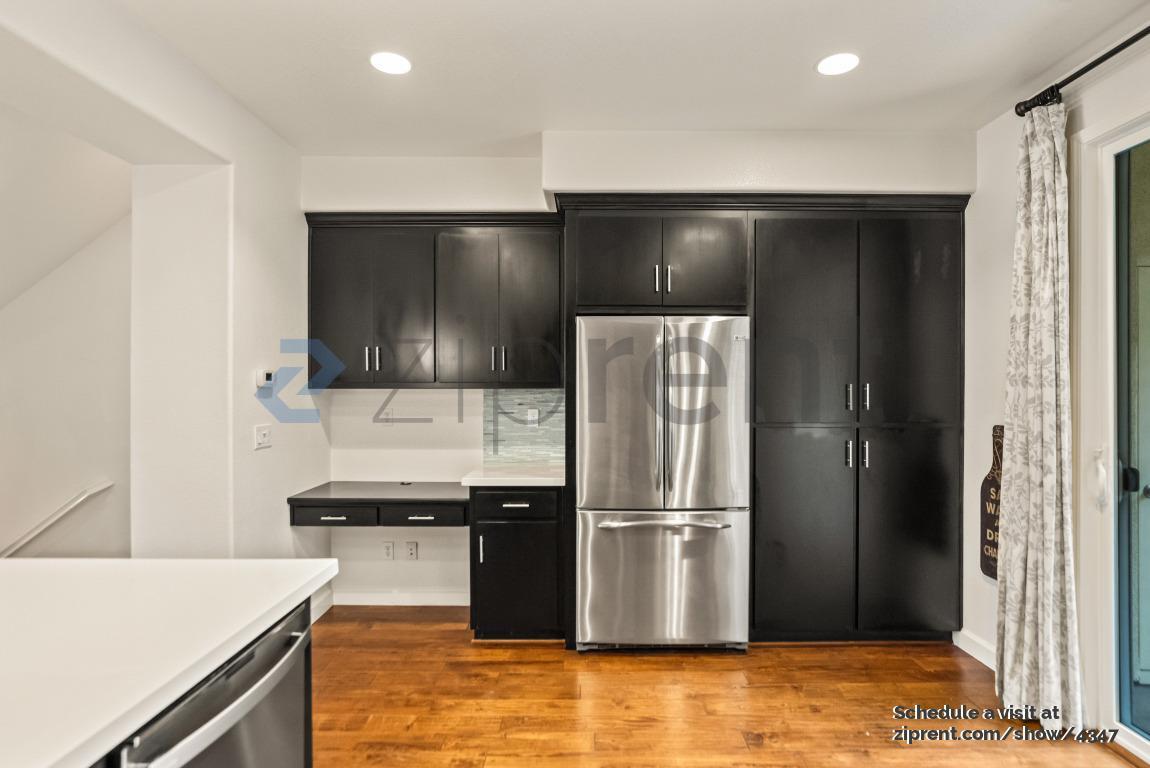 Building Photo - 960 Highland Terrace