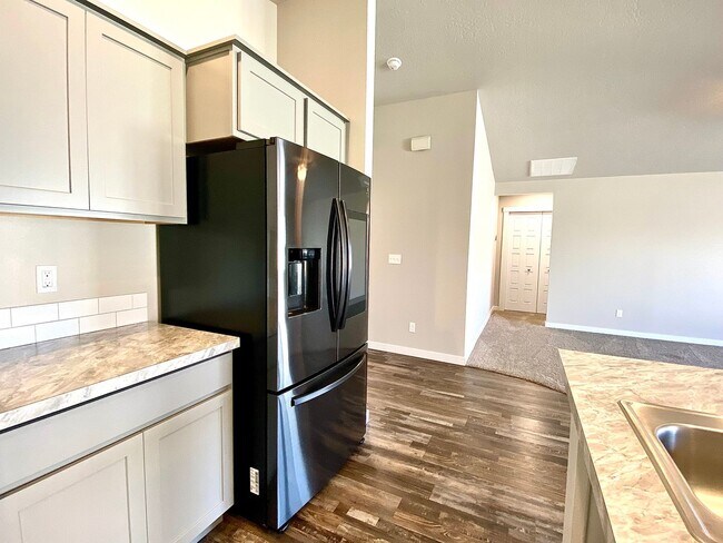 Building Photo - 3 Bedroom 2 Bath  PET FRIENDLY home in SW ...