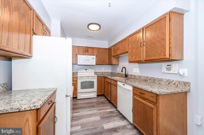 Building Photo - 161 Heathfield Dr