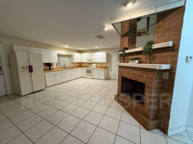 Building Photo - 2201 Granada Blvd