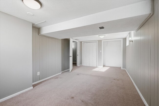 Building Photo - 4916 Crescent Ave