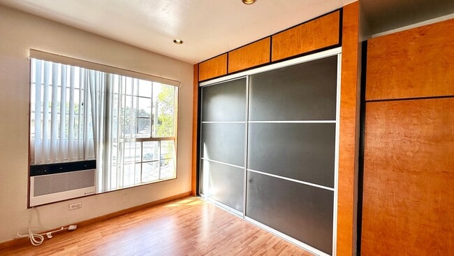 Building Photo - 2 BED/2 BATH/2 PRKG + Washer/Dryer INSIDE ...