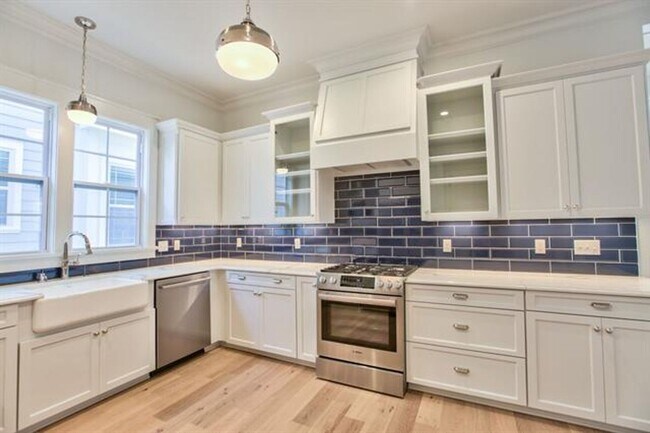 Building Photo - Stunning Midtown Tallahassee Home In Braem...