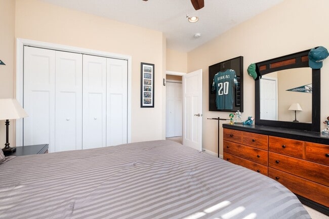 Building Photo - 3BR Open Floor Plan with Garage in Captain...