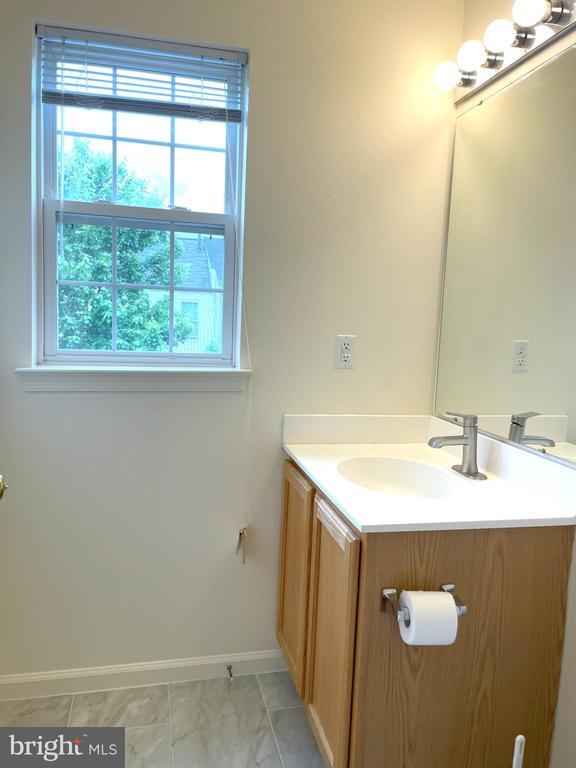 Building Photo - 2540 Banshire Dr