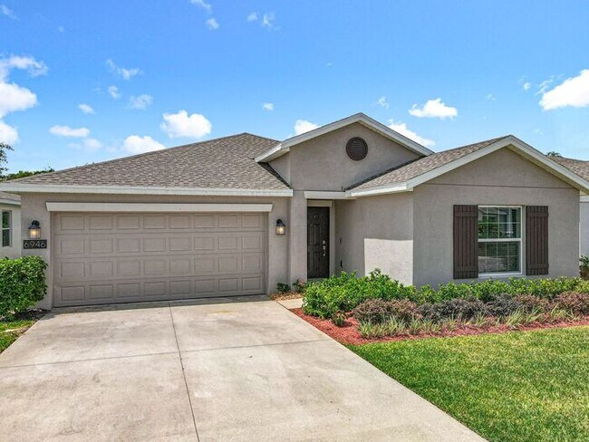 Building Photo - 4/2 Groveland Home with Solar Panels-MOVE IN SPECAIL: $200 OFF FIRST MONTH'S RENT