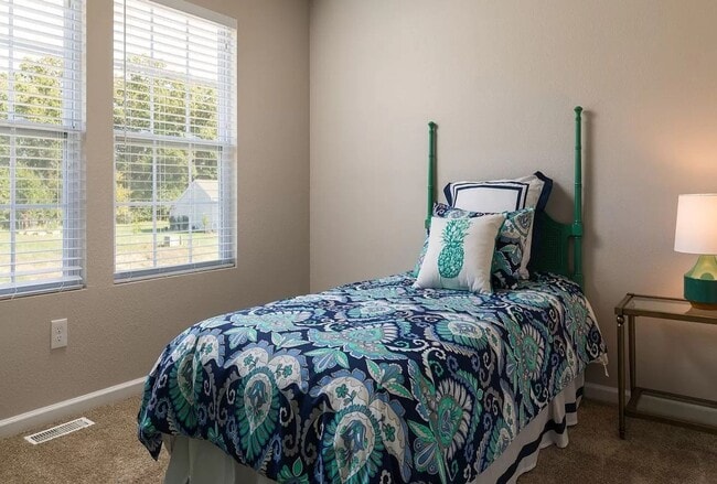 Building Photo - Large 4 bedroom 2000 sq ft home at a great value!