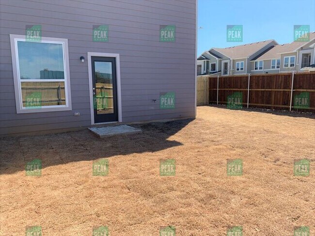 Building Photo - $1549! 3 Bed/2.5 Bath home in Fort Worth! Price Enhancement!