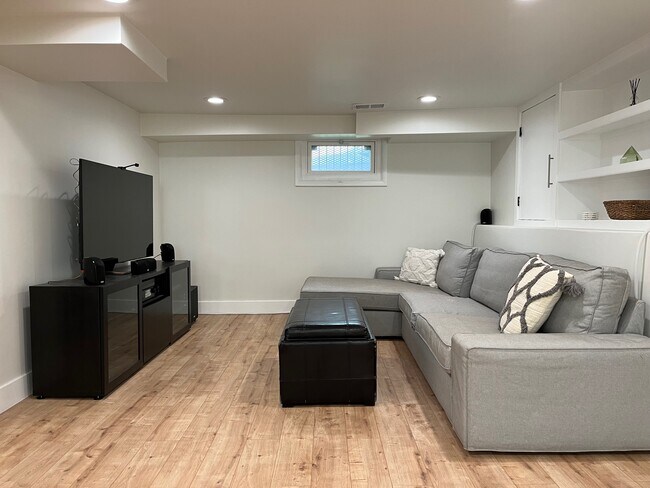 Building Photo - 933 Harrison St