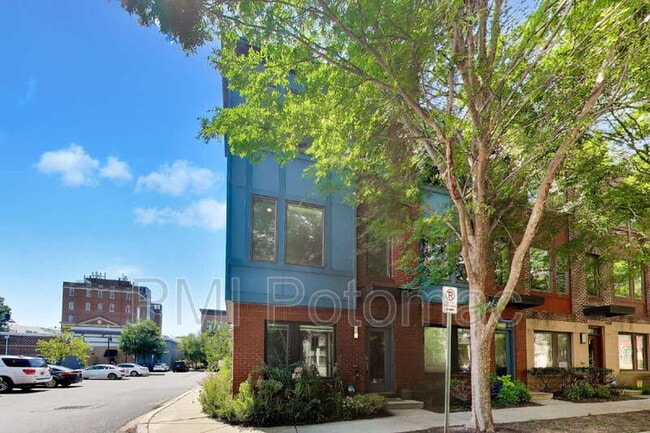 Building Photo - 5600 45th Ave