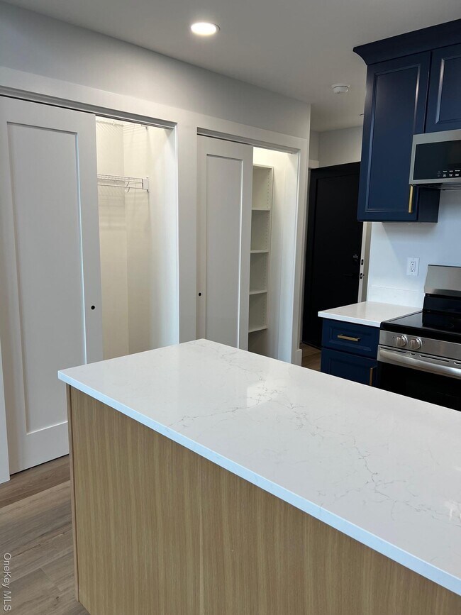 Building Photo - 42 N Main St